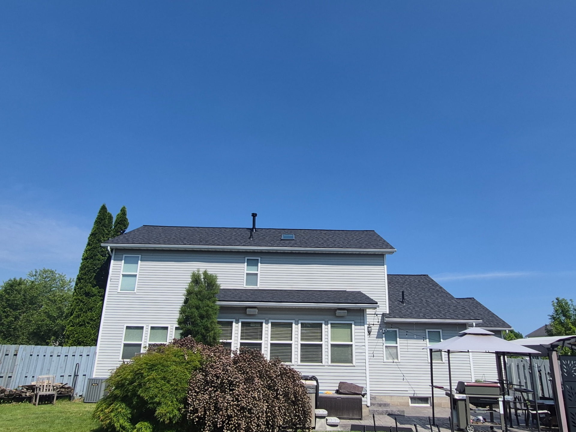 Max Def Moire Black — rear roof line